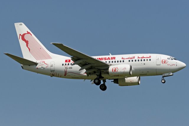 BOEING 737-600 (TS-IOQ)