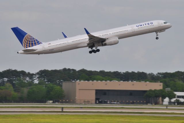 BOEING 757-300 (N75851)