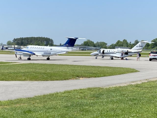 Beechcraft Super King Air 350 (N355GB) - Date Taken: May 20, 2022br /Sitting on the ramp with the Cessna Citation CJ2 (N618WP)