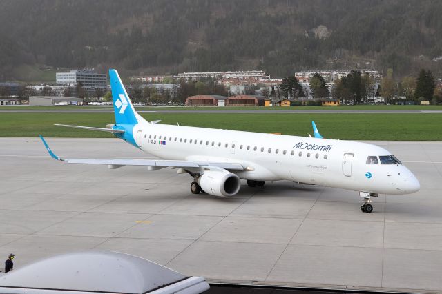 Embraer ERJ-190 (I-ADJK)
