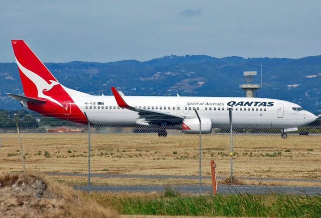 Boeing 737-800 (VH-VXE) - QANTAS BOEING 737-838 - REG VH-VXE (CN 30899/1071) - ADELAIDE INTERNATIONAL AIRPORT SA. AUSTRALIA - YPAD (11/1/2015)