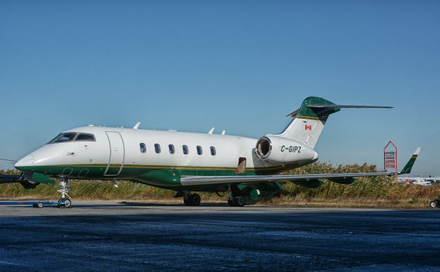 Bombardier Challenger 300 (C-GIPZ)