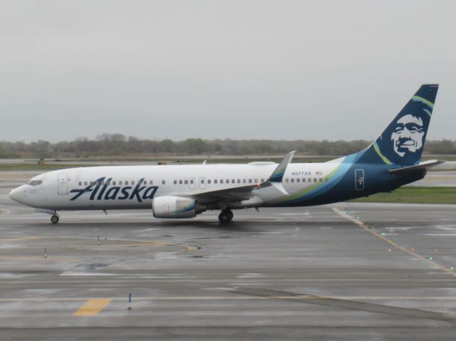 Boeing 737-800 (N577AS)