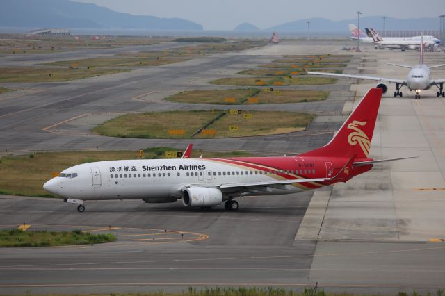 Boeing 737-800 (B-5381)