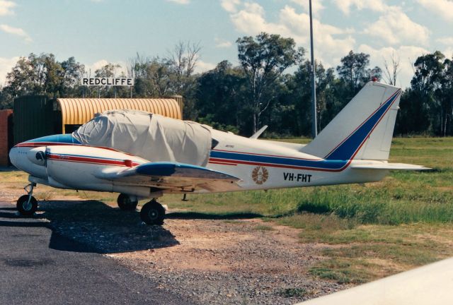 Piper Apache (VH-FHT)