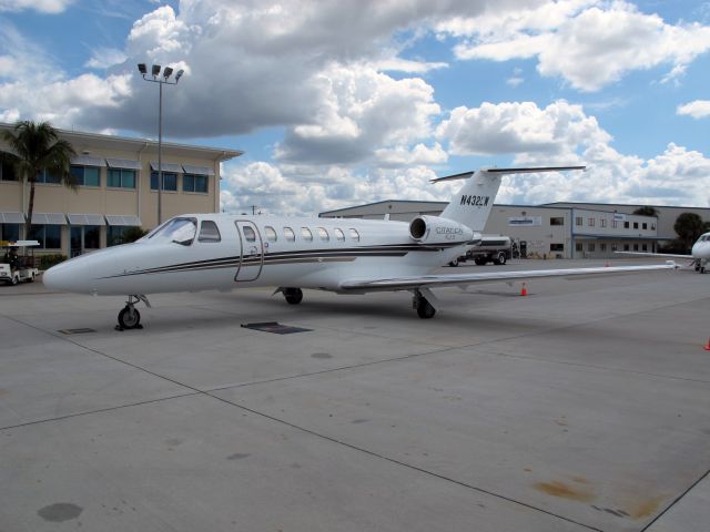 Beechcraft Super King Air 300 (N432LW) - No location as per request of the aircraft owner.
