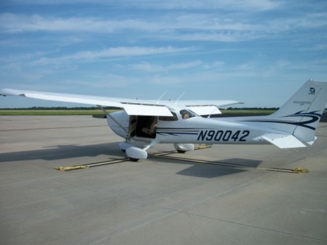 Cessna Skyhawk (N90042)