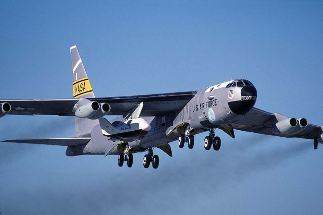 Boeing B-52 Stratofortress (52-0008) - Boeing NB-52B 52-0008 taking off on the sixth flight of the X-38 Space Station Crew Return Vehicle at Edwards Air Force Base on November 2, 2000. A different launch pylon was installed for the X-38 program.