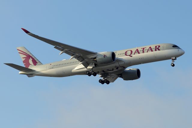 Airbus A350-900 (A7-AMH) - 'Qatari 86 Kilo' arriving from Doha