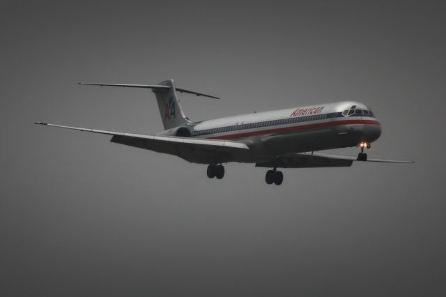 McDonnell Douglas MD-80 —