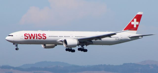 Boeing 777 (HB-JNA)