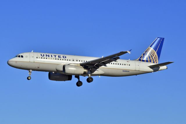 Airbus A320 (N483UA) - br /N483UA United Airlines 2001 Airbus A320-232 C/N 1586br /br /Las Vegas - McCarran International (LAS / KLAS)br /USA - Nevada, May 02, 2013br /Photo: Tomás Del Coro