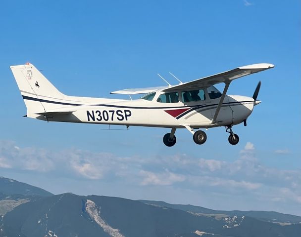 Cessna Skyhawk (N307SP) - Flying along the Bighorn Mountains north of Sheridan, Wyoming (KSHR)