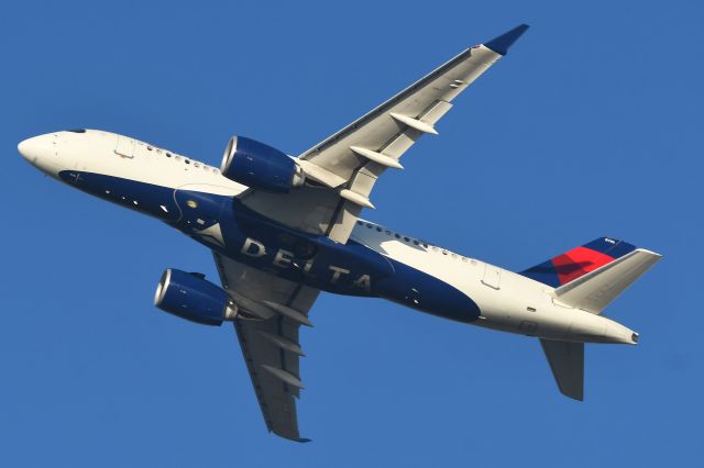 Airbus A220-100 (N110DU)