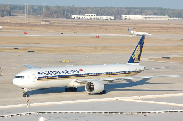 BOEING 777-300ER (9V-SWP) - SIA61 heavy taxiing for departure.