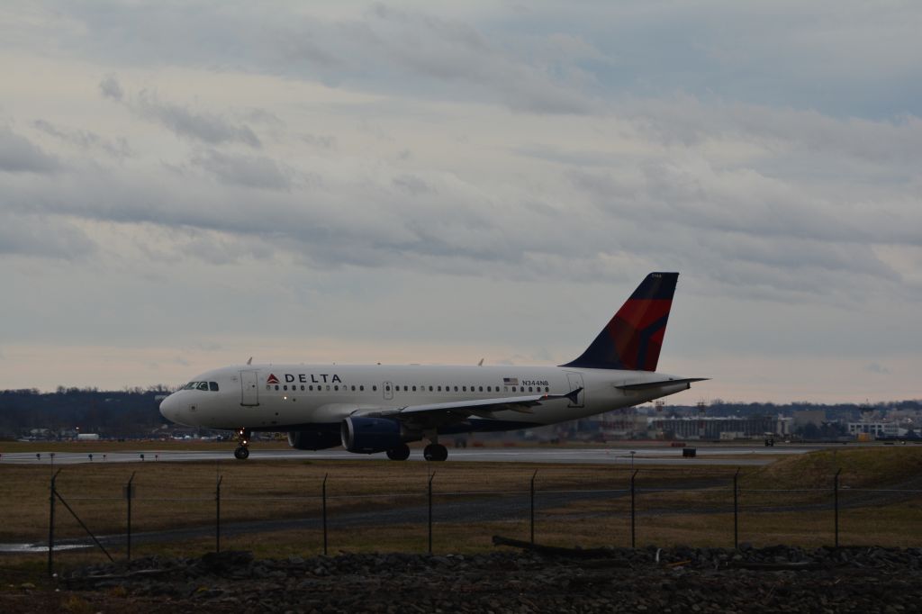 Airbus A319 (N334NB)