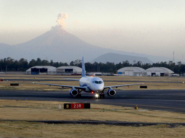 Sukhoi Superjet 100 (XA-ALJ) - The eruption of Popocatepetl in the background, after a 7.2 oscillatory earthquake...