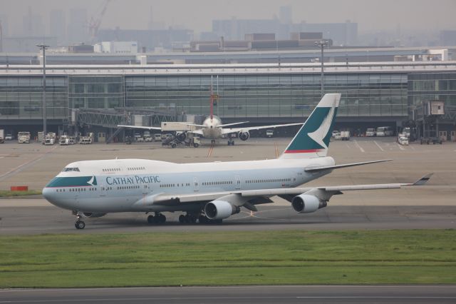 Boeing 747-400 (B-HKU)