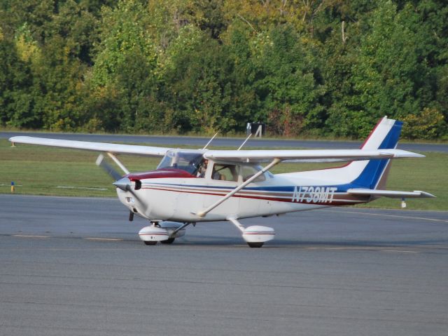 Cessna Skyhawk (N738MT) - JULEP ARBOR FLYING LLC taxiing - 9/15/12