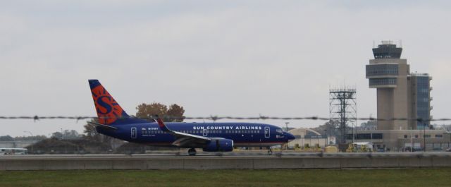 Boeing 737-700 (N711SY)