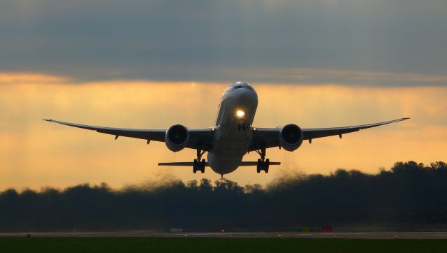 BOEING 777-300ER (F-GSQA)