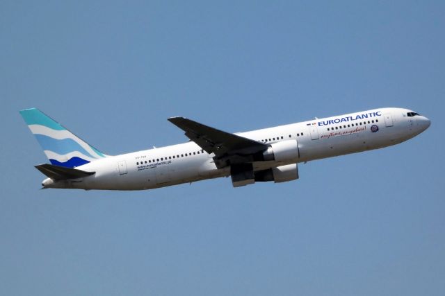 BOEING 767-300 (CS-TSV)