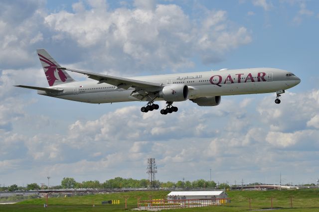 BOEING 777-300ER (A7-BAI) - 10-C 05-11-24