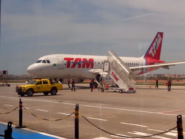 Airbus A319 (PT-TMC)