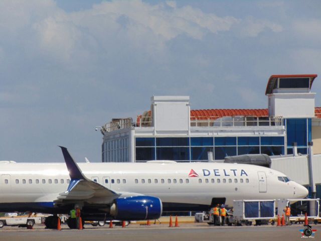 Boeing 737-900 (N870DN) - baby b739 delta airlines....