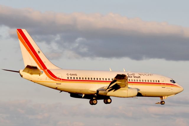 Boeing 737-200 (C-GAIG)