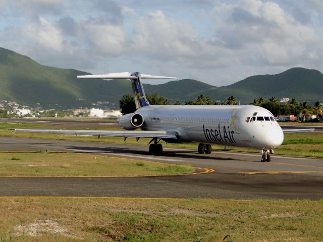 McDonnell Douglas MD-82 (PJ-MDA)