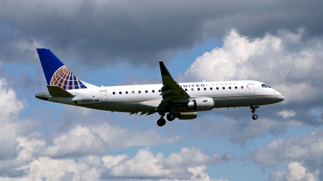 Embraer 175 (N143SY) - SKW5880 from SFO on final to Rwy 16R on 6.8.19. (ERJ-175LR / cn 17000476).