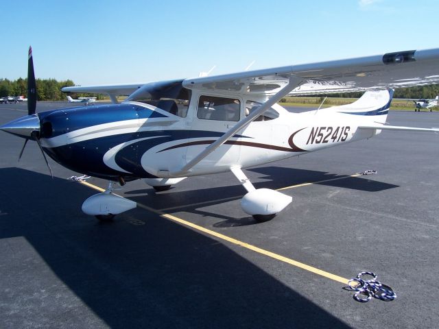 Cessna Skylane (N5241S) - N5241S on the Ramp at Horizon Aviation in Chesapeake, VA