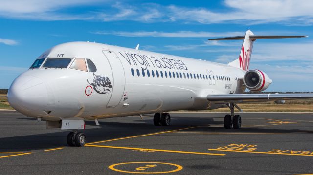 Fokker 100 (VH-FNT)