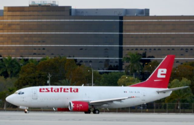 BOEING 737-300 (XA-AJA)