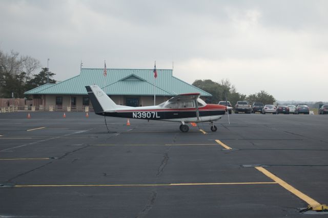 Cessna Skylane (N3907L)