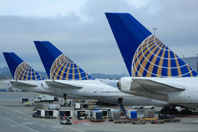 Boeing 747-400 (N180UA)