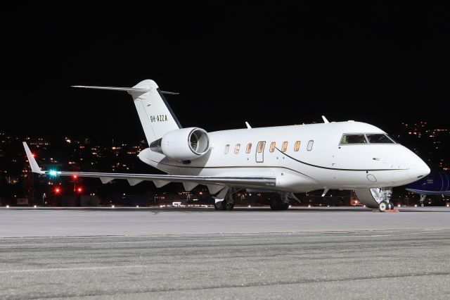 Canadair Challenger (9HAZZA)