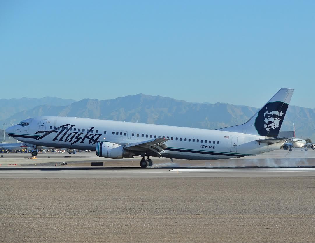 BOEING 737-400 (N760AS)