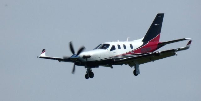 Socata TBM-700 (N900NP) - On short final is this 2014 Socata TBM-700 in the Summer of 2023.