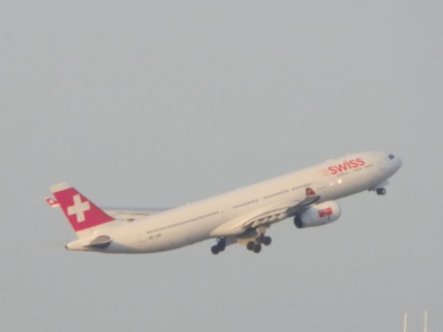 Airbus A330-300 (HB-JHB)
