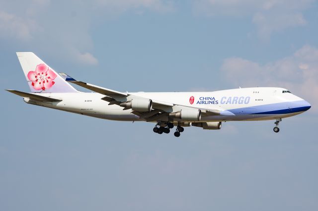 Boeing 747-400 (B-18710) - 08/16/2015 China Airlines Cargo B-18710 B744 KDFW