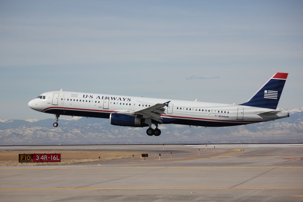 Airbus A321 (N534UW) - Landing on 16L.