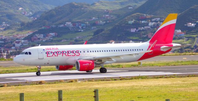 Airbus A320 (EC-LYM)