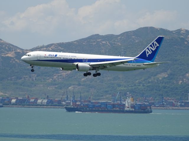 BOEING 767-300 (JA612A)