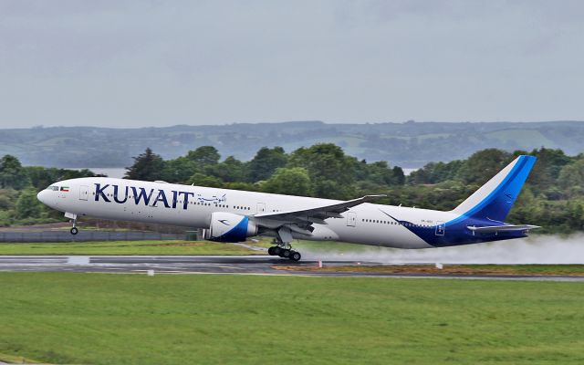 BOEING 777-300 (9K-AOC) - kuwait b777-369er 9k-aoc dep shannon for jfk 1/6/17.