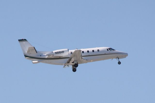 Cessna Citation Excel/XLS (N88HP) - Cessna Citation Excel (N88HP) arrives at Sarasota-Bradenton International Airport following a flight from Boca Raton Airport