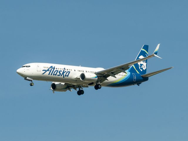 Boeing 737-900 (N298AK) - 4/26/2020