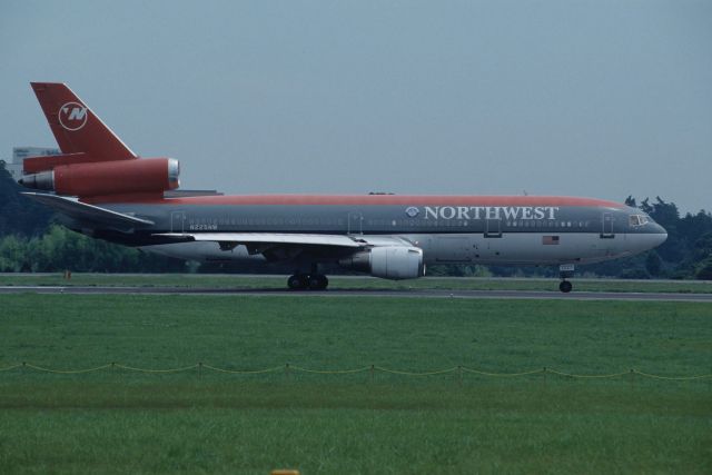 McDonnell Douglas DC-10 (N225NW) - Departure at Narita Intl Airport Rwy16R on 1995/07/31