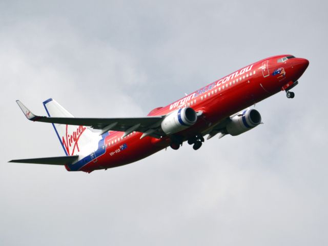Boeing 737-700 (VH-VUI) - Getting airborne off runway 23 on a cold, gloomy winters day. Wednesday 4th July 2012.